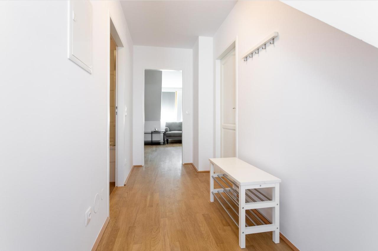 N46 · Penthouse near Schoenbrunn. Amazing Terrace! N46 Wien Exterior foto