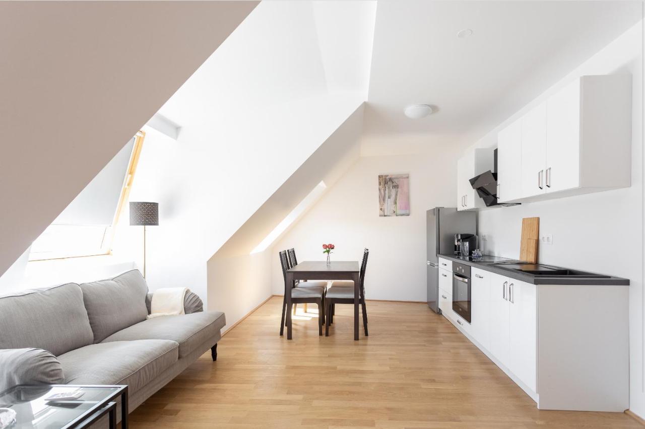 N46 · Penthouse near Schoenbrunn. Amazing Terrace! N46 Wien Exterior foto
