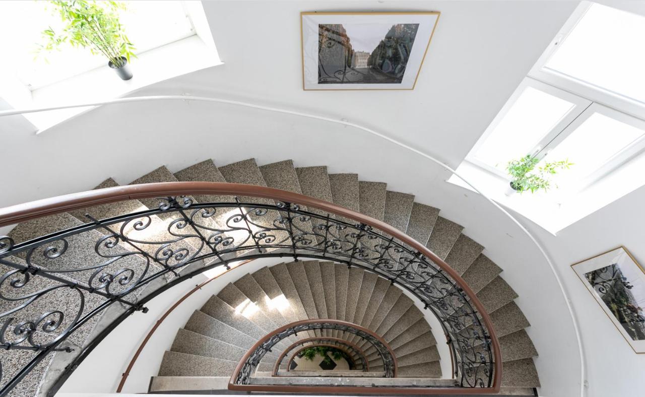 N46 · Penthouse near Schoenbrunn. Amazing Terrace! N46 Wien Exterior foto