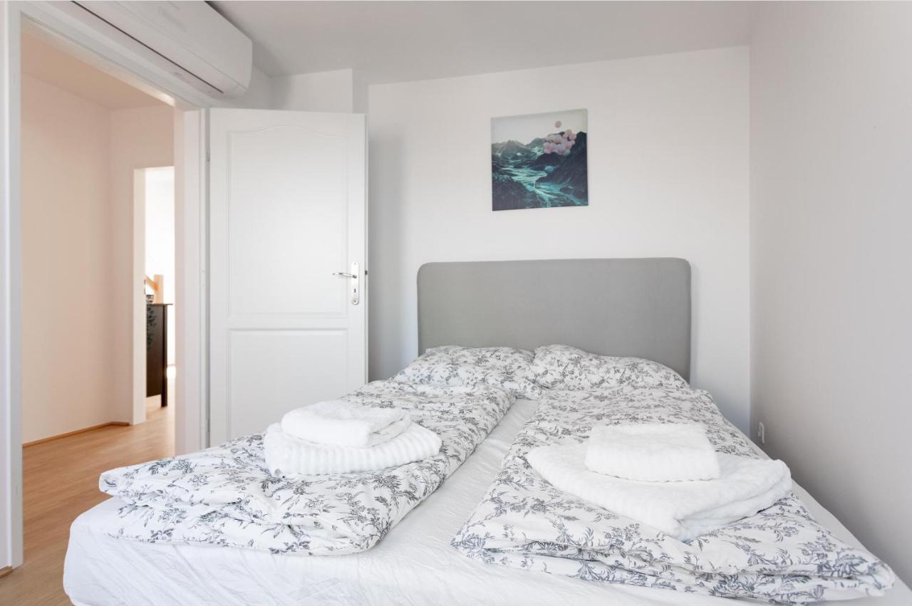 N46 · Penthouse near Schoenbrunn. Amazing Terrace! N46 Wien Exterior foto